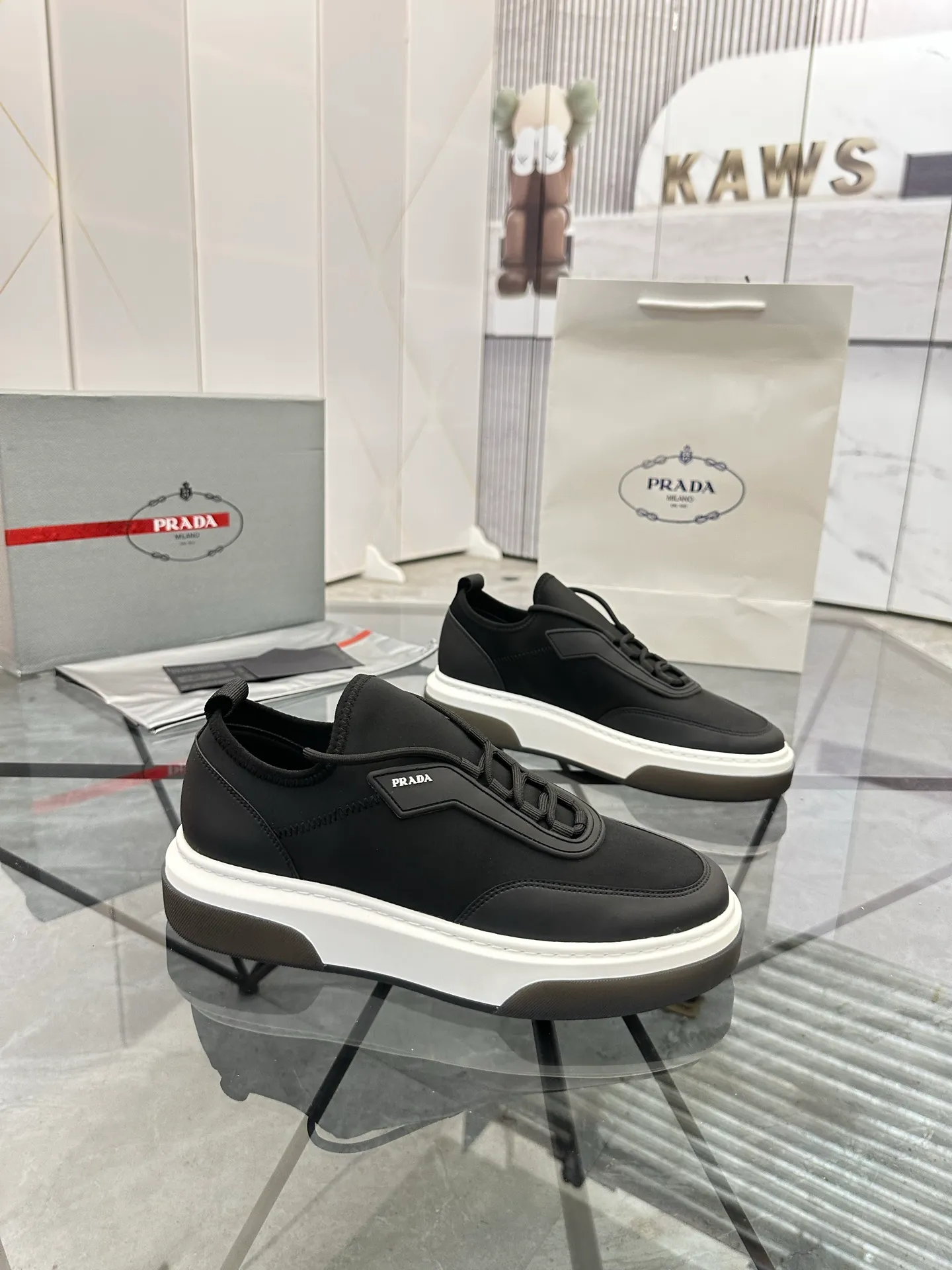 Men's shoes for sale 💰: 💰P600¥ High-end top quality Product trademark: Prada *"Prada*" low-top casual shoes Regular size: 38-45 (can be customized to 46) Product materials: Upper imported glue splicing original material, breathable lining, cowhide foot pads, original outsole. Number: 832